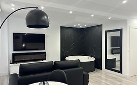 Black&White Suite Castro Urdiales